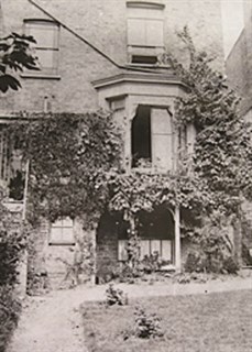 ge writes HollyLodge